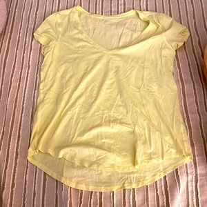 Lululemon size 8 v neck t shirt in yellow